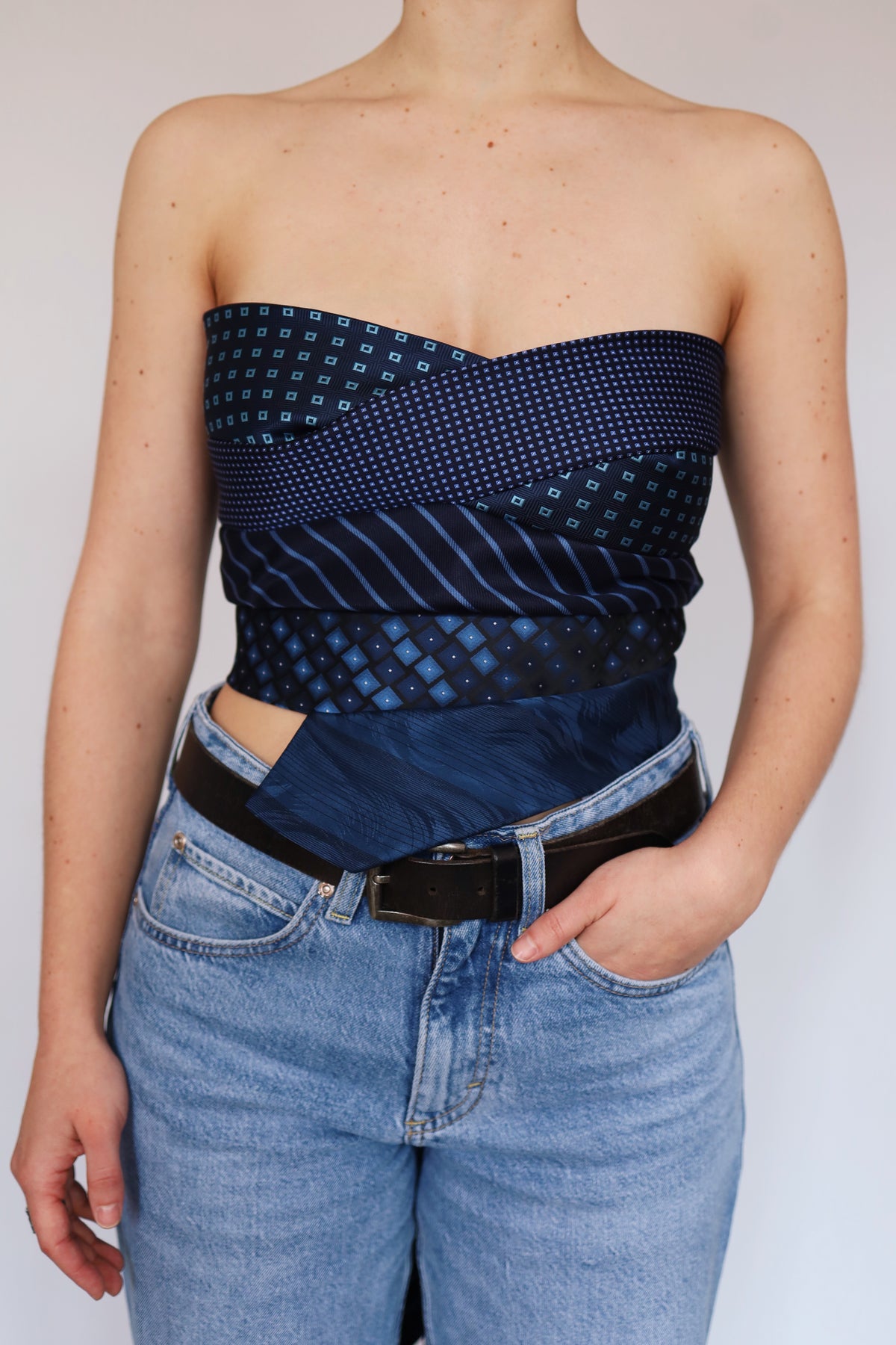TIE TOP 09